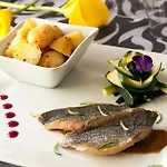 מלון Logis Restaurant Azalees טורנון-סור-רון