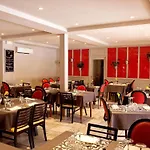 Logis Restaurant Azalees טורנון-סור-רון