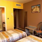 Logis Restaurant Azalees מלון טורנון-סור-רון