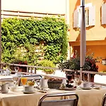 מלון Logis Restaurant Azalees 3*