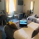 מלון Logis Restaurant Azalees טורנון-סור-רון