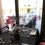 Logis Restaurant Azalees מלון