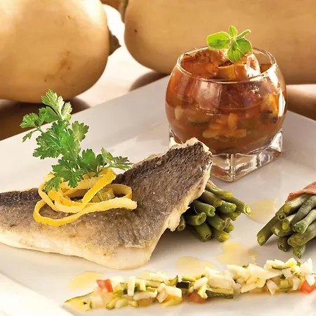 Logis Restaurant Azalees فندق