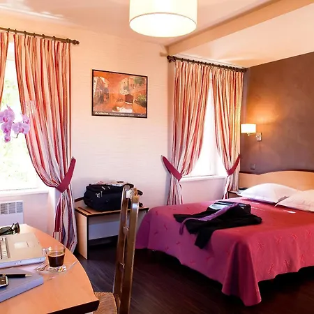 Logis Restaurant Azalees فندق