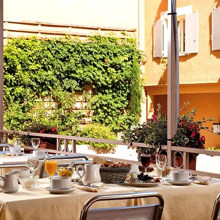 فندق Logis Restaurant Azalees 3*
